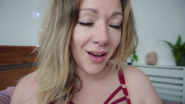 Sasha Curves: Siostra Giantess przyłapuje cię na oglądaniu