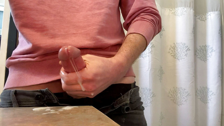 Jacob Buster: 在浴室柜台上吹箫