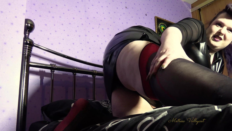 Mxtress Valleycat: Спокуса в панчохах, заперечення і бажання