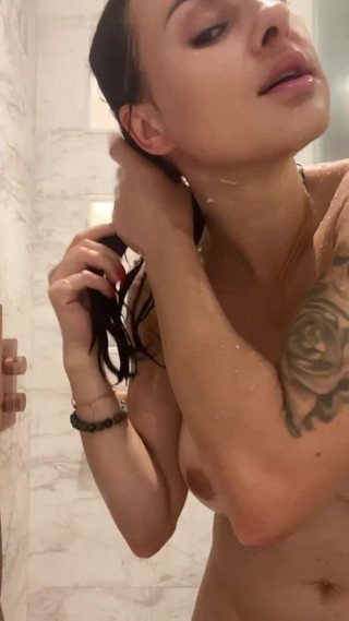 Billie Star Real: Billie Star Boobies in the Shower