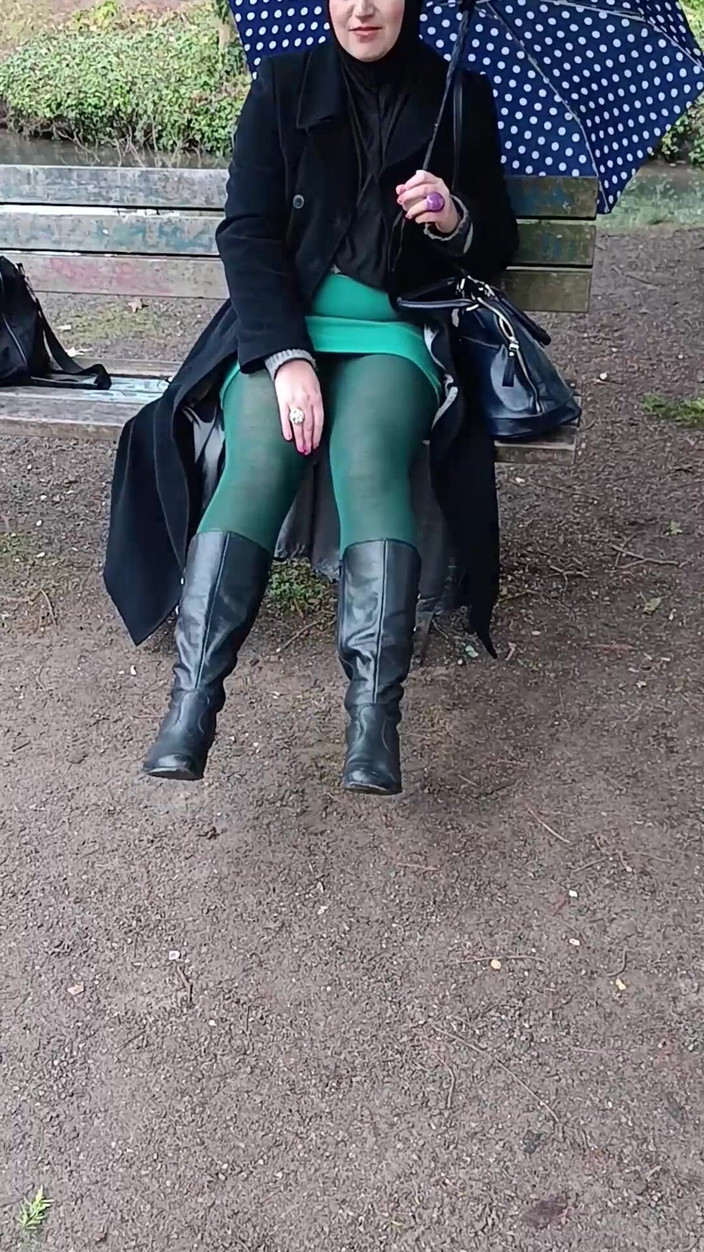 Asisa_oz: Ho giocato con un grosso cazzo fuori nel parco, ho...