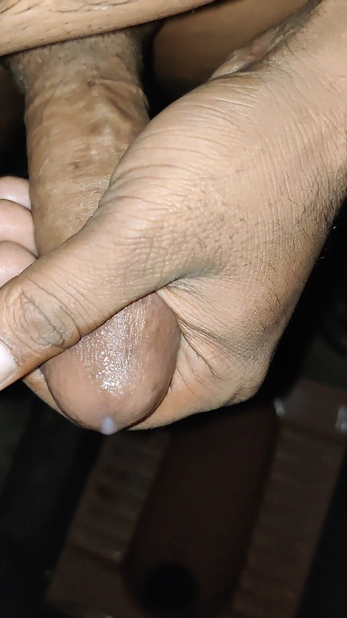 Horny Rocky: Prima dată când îmi fut pula cu mâna