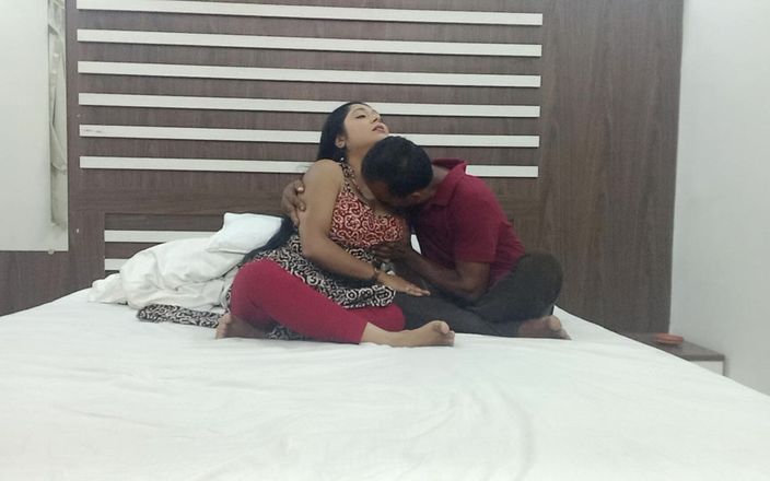 Hot Indian MILF: Tante semok india menggoda bosnya di kamar hotel