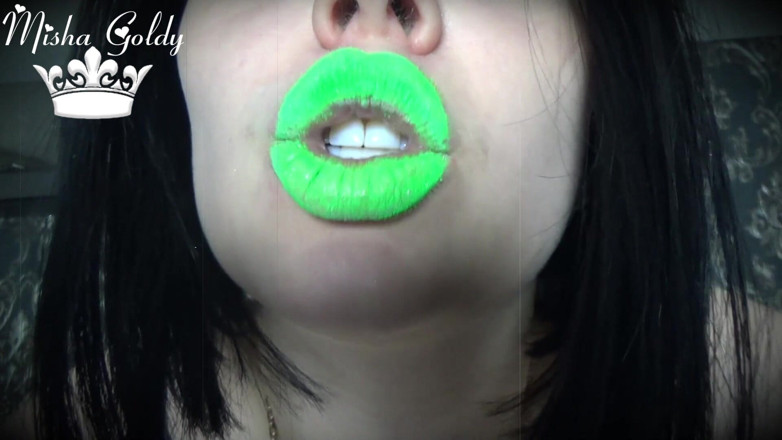 Goddess Misha Goldy: 네온 녹색 립스틱 노예 숭배