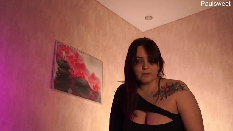 Polly Sweet: 舞台裏の男は愛人にクンニリングスをします-ジョイ