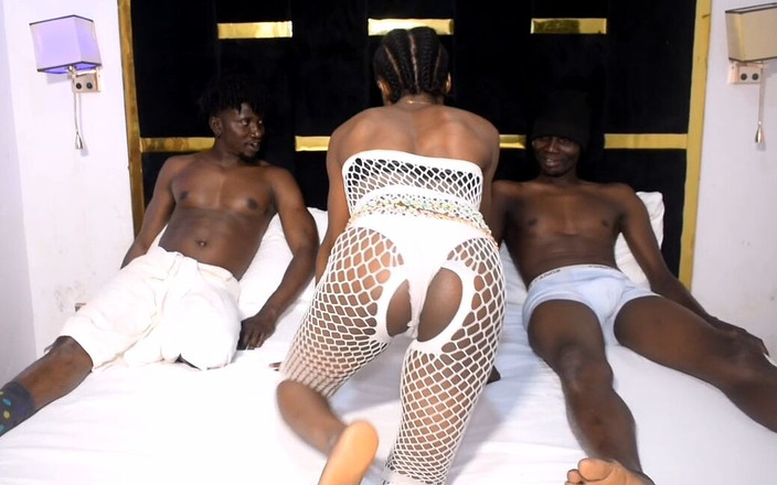 Morty Black: Kecil molek Black Kurus Mengambil 2 besar dalam dua lubang