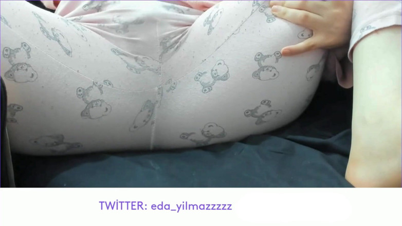 bigass_sexy_bigboobs: Onani i pyjamas - fitta smekande i pyjamas