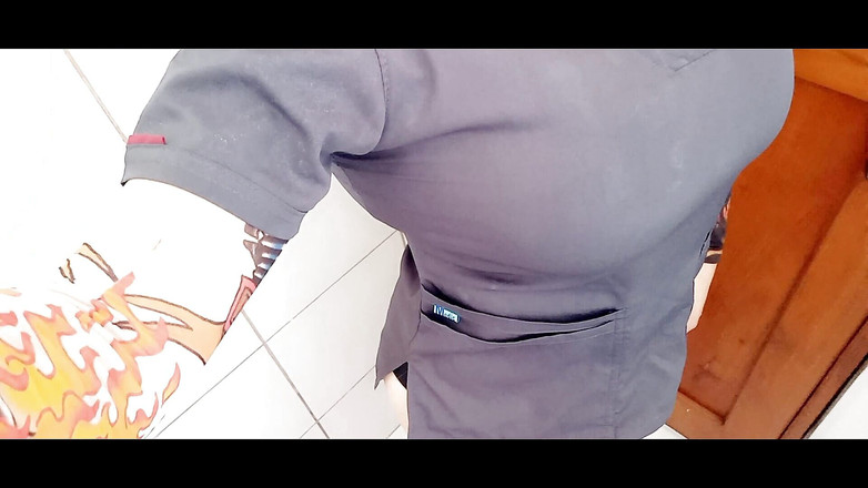 Martin13: Kotor kotor! Wanita pembersih dewasa merangsang klitorisnya di tempat kerja