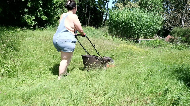 BBWorking: Strong Wife Workday - Strong BBW Uses Her Man as Leg...
