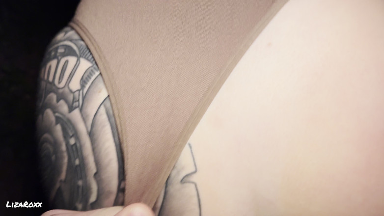 LizaRoxx: Scopata e spruzzata da un jogger a caso