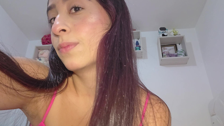 alexia twerk videos: She Teaches Makeup but She Is Hiding Something
