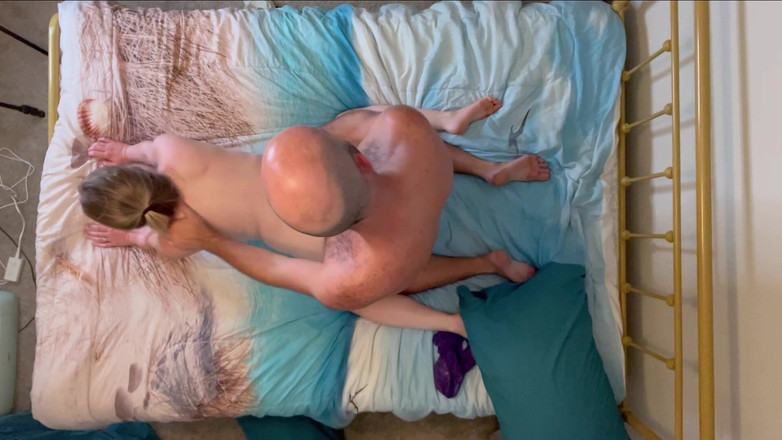 Island Boy Vids: Emma Shay e peitões saltando para o teto