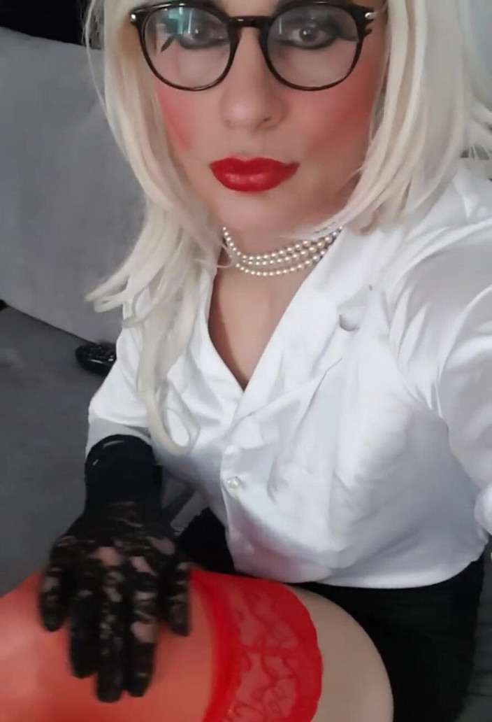 JessicaXD: 你可以在招待会上等，我相信你不介意...