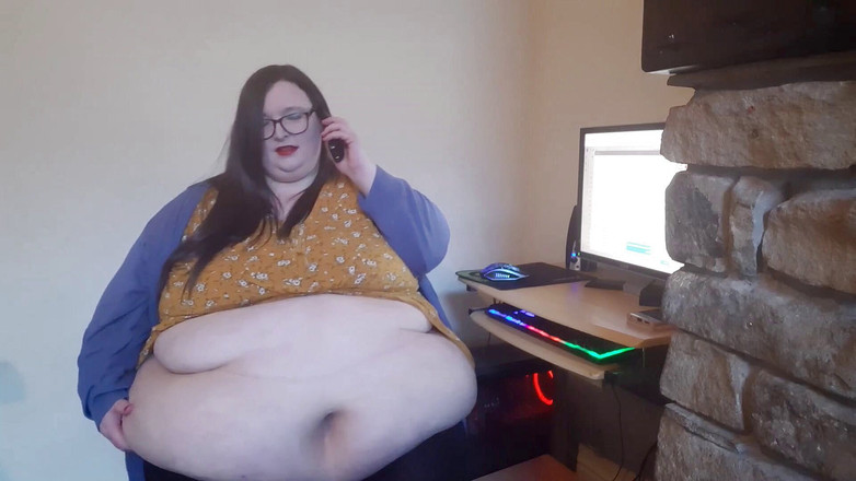 SSBBWLadyBrads: Une secrétaire SSBBW humiliée au travail par son patron - fantasme
