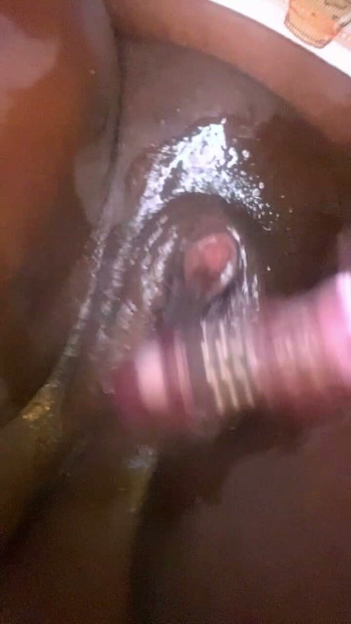 CarolinaKitty05: Squirting solitario