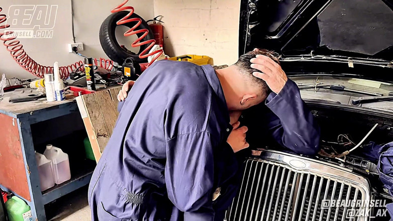 Beau Grinsell: Mechanic Zak Gives Beau a Full Bareback Workshop Workover