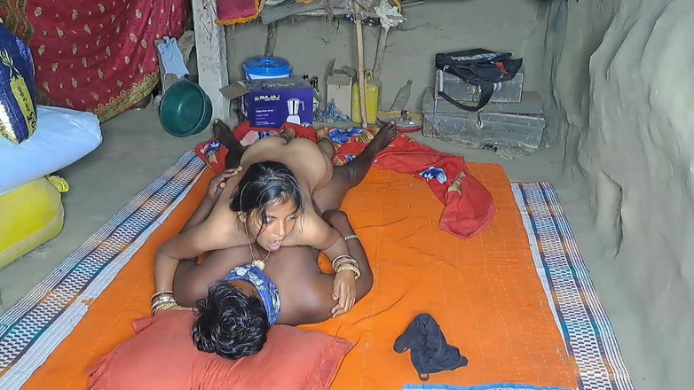 Sonali Sanu: Bạn đại học của tôi đụ chúng tôi tại nhà của chúng...