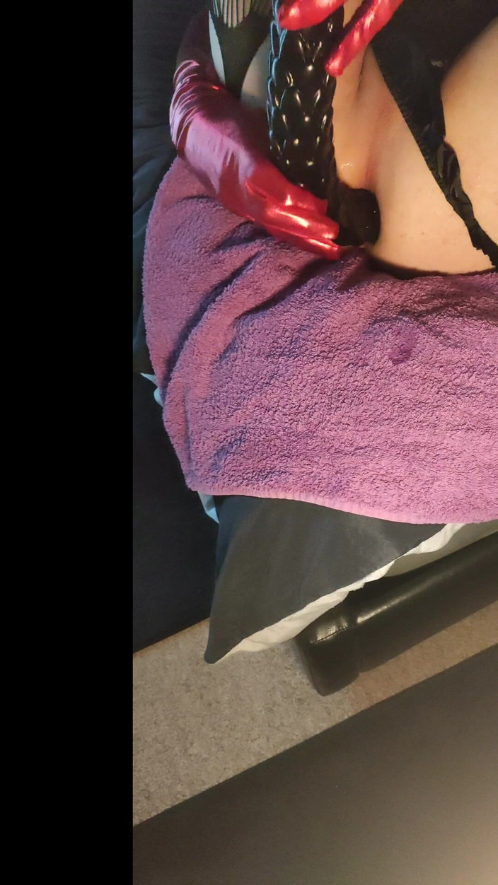 Sallyann: 怪物假阳具