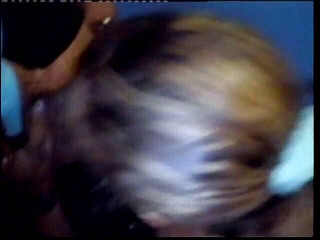 Hot Sex Party: Wunderbare heiße schätzchen lutschen und berühren einsamen schwanz im studio