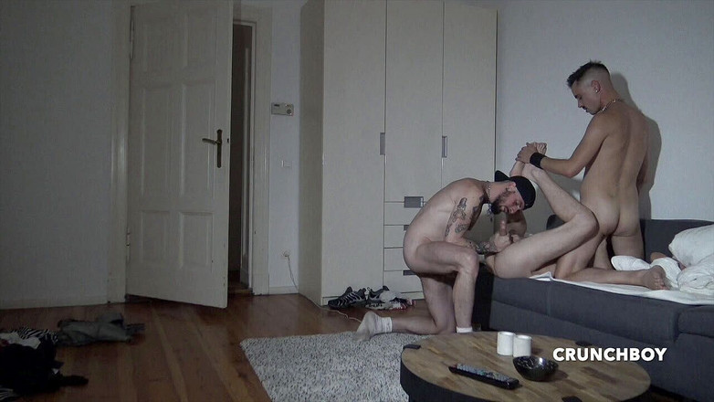 Home web camera: Fabien 2 kötü adam tarafından korunmasız sikiliyor - bir web kamerası