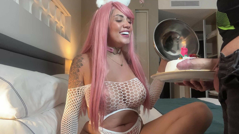 Sara Blonde: मेरे पड़ोसी ने मेरे 24वें जन्मदिन के लिए उपहार के साथ मुझे आश्चर्यचकित कर दिया - Sara Blonde