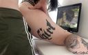 Tattoo Slutwife: Typ fickte harte stiefschwester, während sie warcraft spielte - selbstgedreht