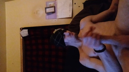 Feet and smoke: Sunny si mostra provocante