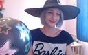 Cute Blonde 666: Soprando balões