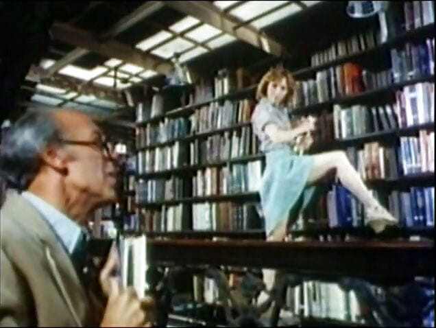 Bisco Birchwood Productions: 딜도를 하는 데비