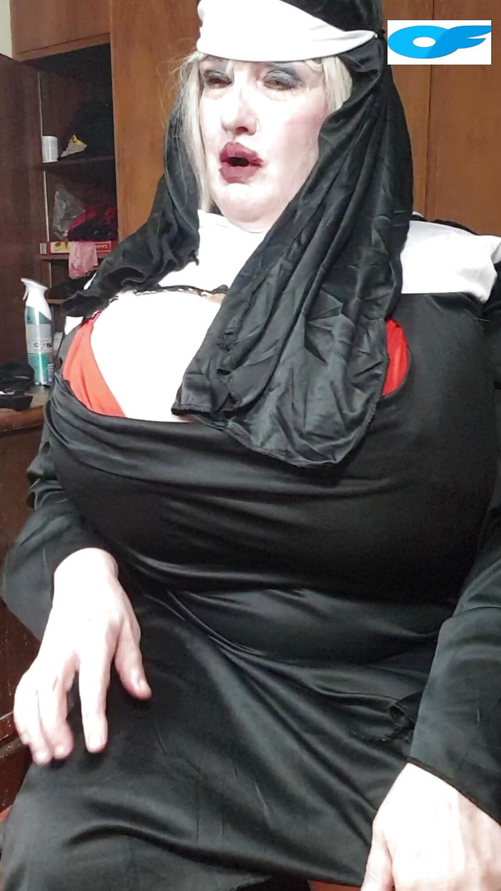 Susi4you: Măicuță sexy care își arată pizdă