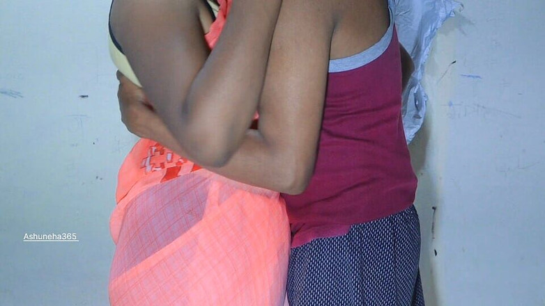 Ashuneha365: La casalinga indiana si è divertita a scopare con il suo...
