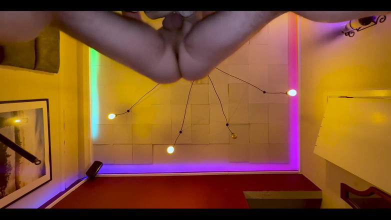 ScottyNaughty69: 躺在我下面，看着我做爱，直到我抽出来并射在你身上！