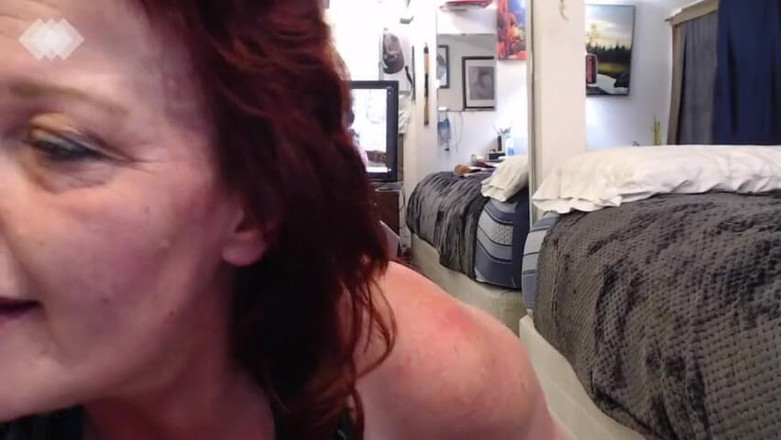 dawnskye1962: V240 Estilo comendo doce e iogurte. Yum Yum Crawl em...