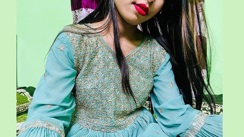 Riya Chowdhury: 房子空了的时候和我超级性感的朋友继妹激情做爱