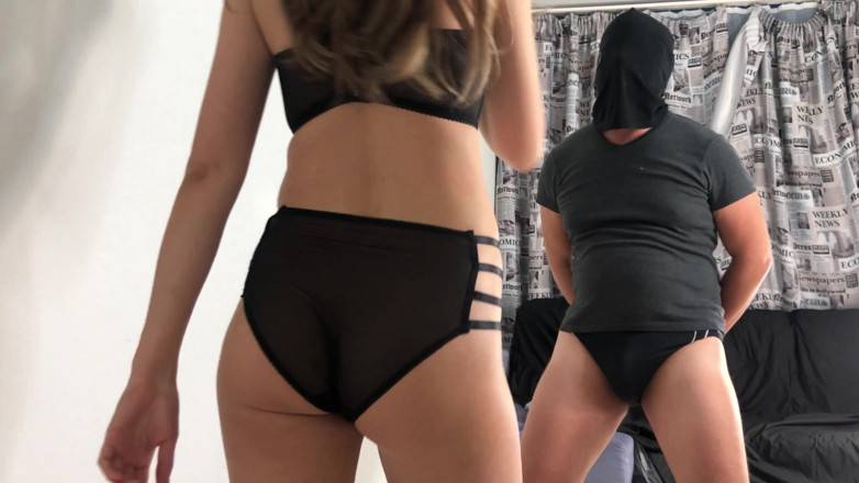 Homemade ballbusting: Ballbusting (angle 2)