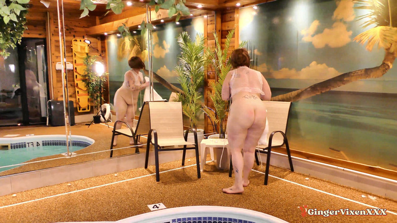 GingerVixen.XXX: पीठ की मालिश करने वाली के साथ हस्तमैथुन करना