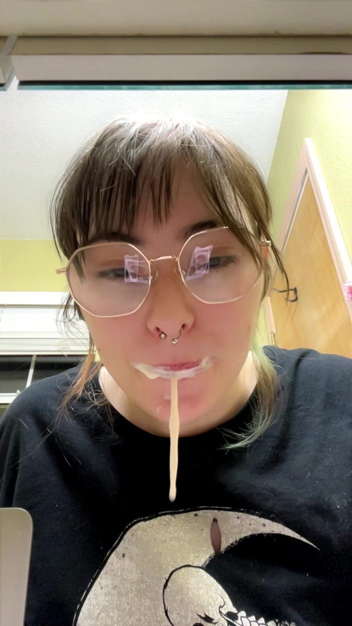 Mushroombitchx: Brushing My Teeth