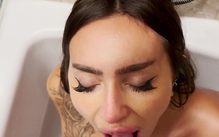 Teddy Tarantino: Sisi rose lutscht, fickt mich und leckt mich, dann schluckt...