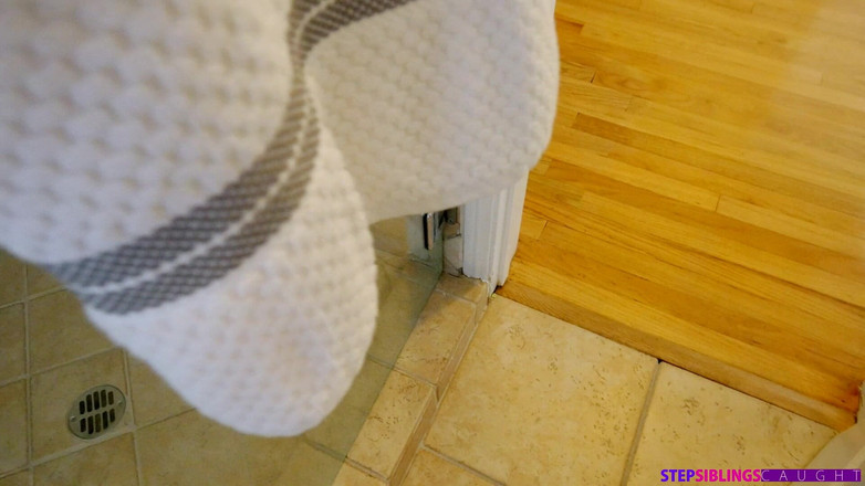 StepSiblings Caught: 여동생의 도움의 손길 - S7:e4