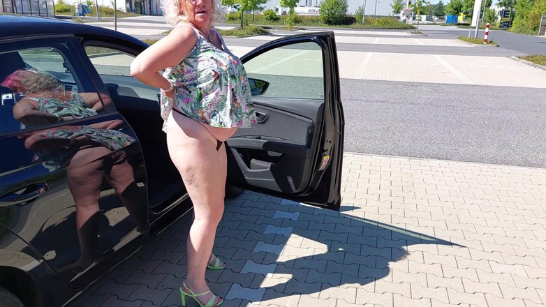 PureVicky66: Granny Horny in the Car!