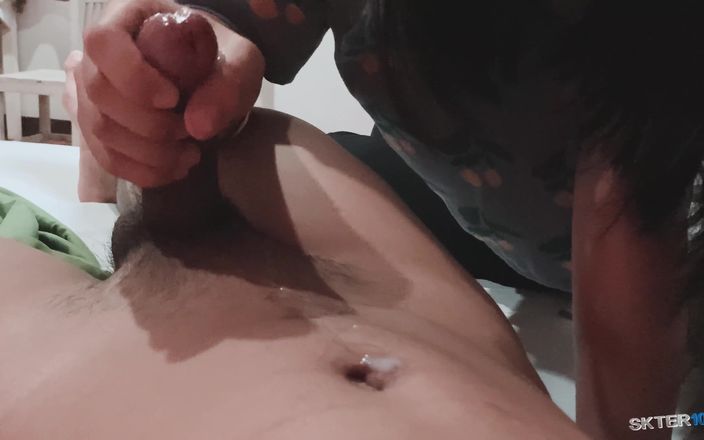 18_honey: Пробуждение с утренней мастурбацией