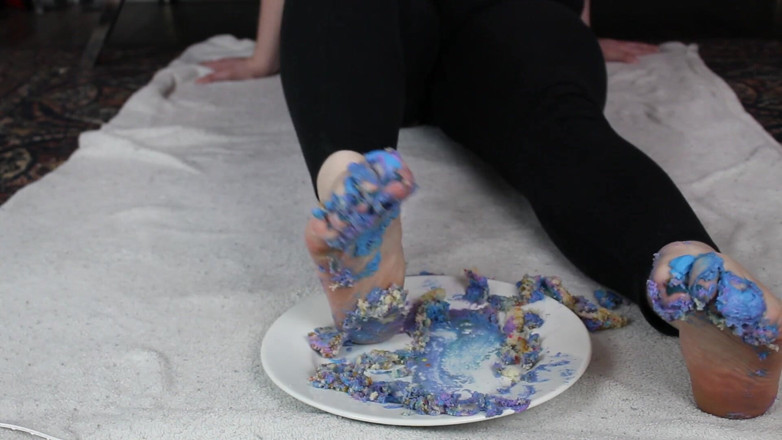 Emma Lilly: Smashing cupcakes with my toes