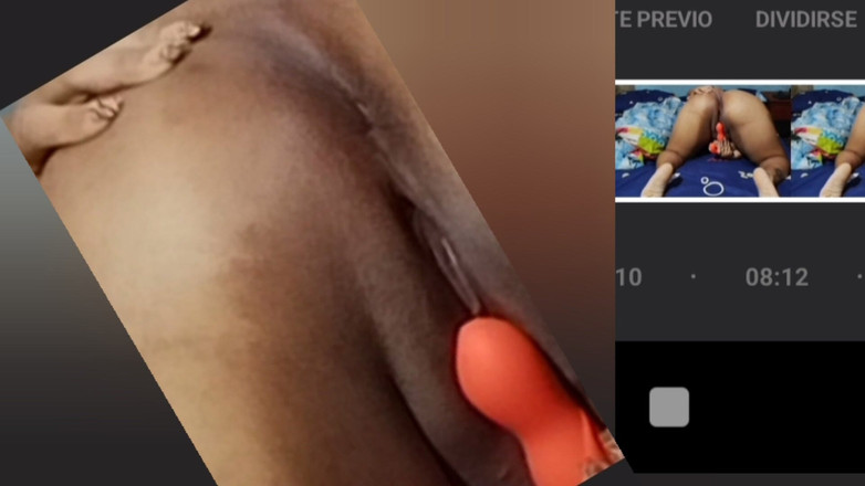 Adribella69: Schöne kolumbianische bBW masturbiert ihre große muschi, während sie allein...