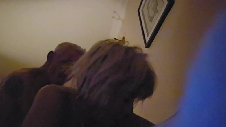 SilverFux: Ibu rumah tangga yang doyan selingkuh balas dendam, merekam dirinya...