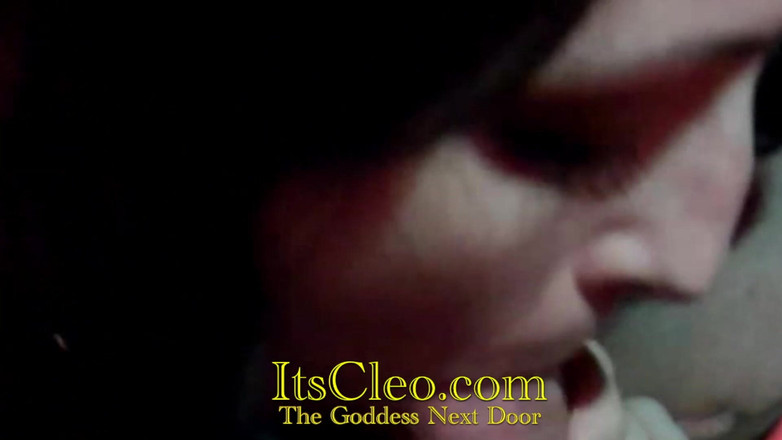 Cleo: Cleo de cerca follando y chupando