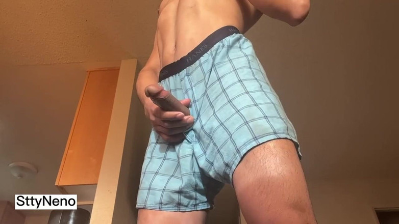 Xooshua (xblue18): Mladá panna využívá příležitosti poprvé masturbovat, když není nikdo doma