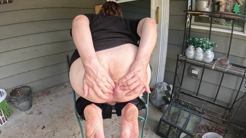 Mr Dimples: Arka verandama gittim ve yapay penisimle kendimi siktim