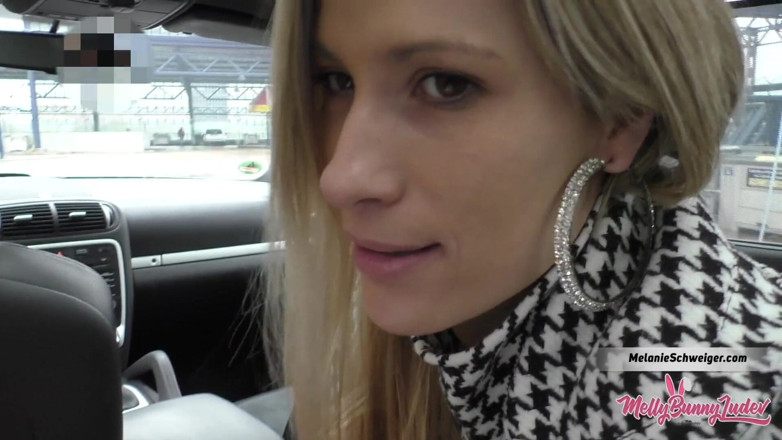 Mellybunnyluder: Blowjob during carwash
