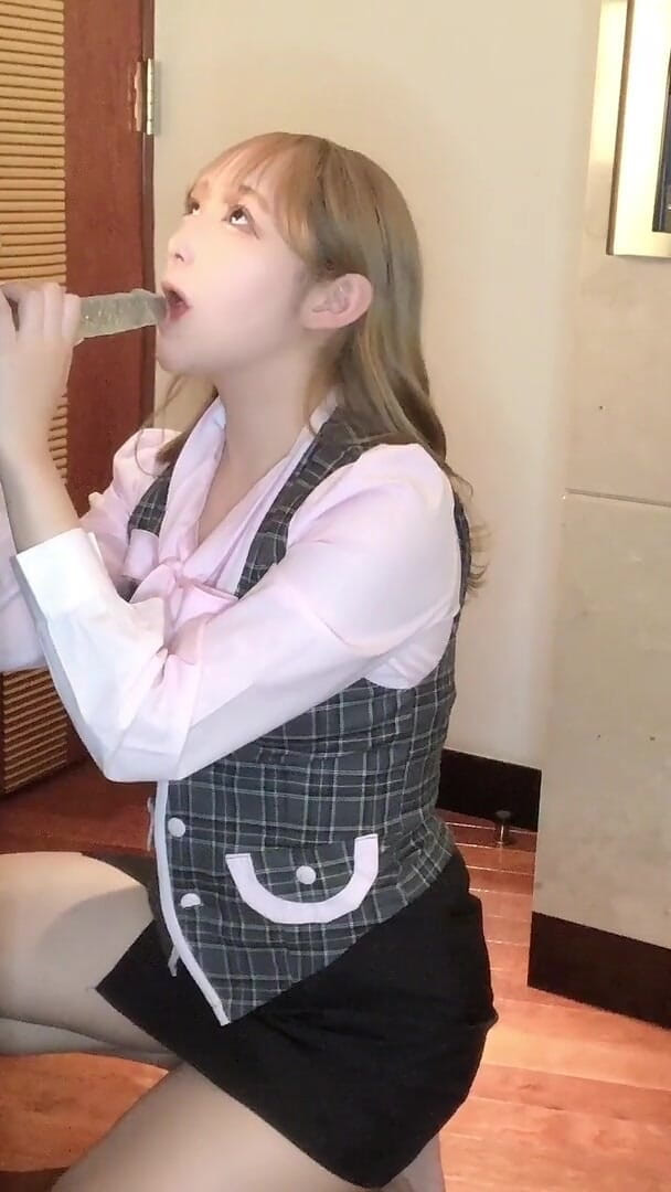 MilkyUni: Have a subordinate give you a blowjob