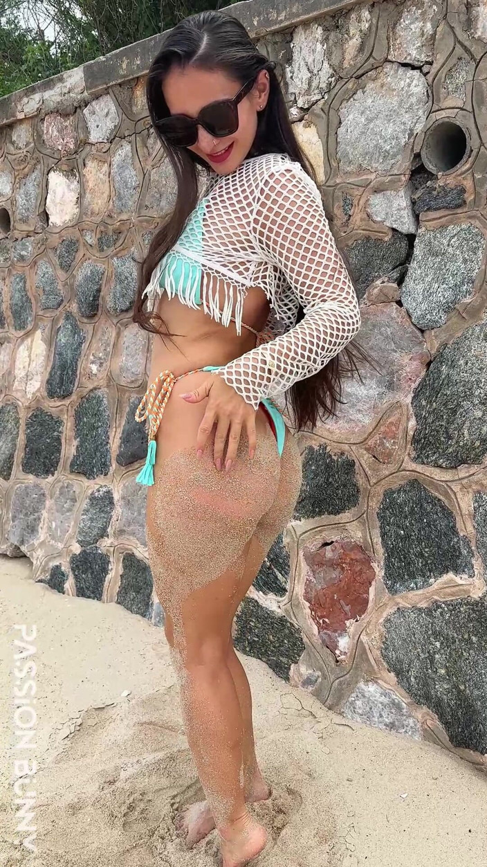 PassionBunny: Beauty Bikini Pleasure and Sexy Dance on the Beach